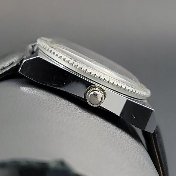 Vintage Timex Electronic Day-Date | 40mm Diver-Style Case | New Strap & Battery - Picture 4 of 6